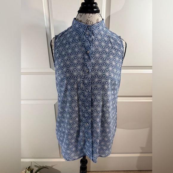 H&M Tops - H&M Blue Geometric Button Down Shirt 6